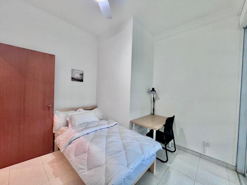 Villa De West Condominium Room Rental, $1,850, 1 Bed 2 Bath 200 sqft $9.25 psf