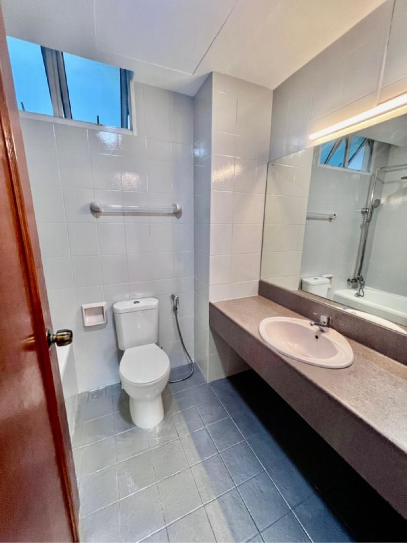 Villa De West Condominium Room Rental, $1,850, 1 Bed 2 Bath 200 sqft $9.25 psf
