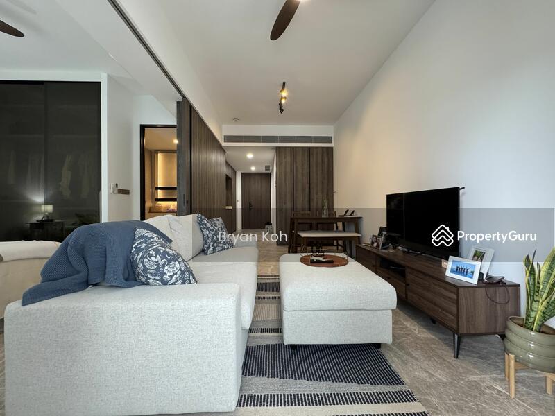 Prop-GPT: Condominium: D04  The Reef at King's Dock