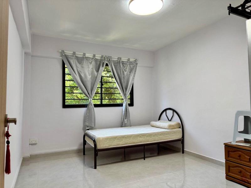 338 Bukit Batok Street 34 HDB Apartment Room Rental, $950, 1 Bed 376 sqft $2.53 psf