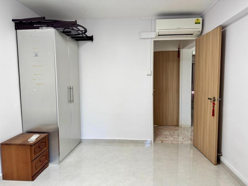 338 Bukit Batok Street 34 HDB Apartment Room Rental, $950, 1 Bed 376 sqft $2.53 psf