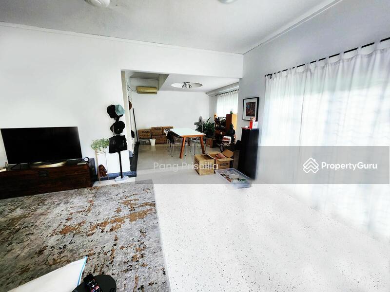 Prop-GPT: Semi-Detached: D16 Bayshore LUCKY VIEW
