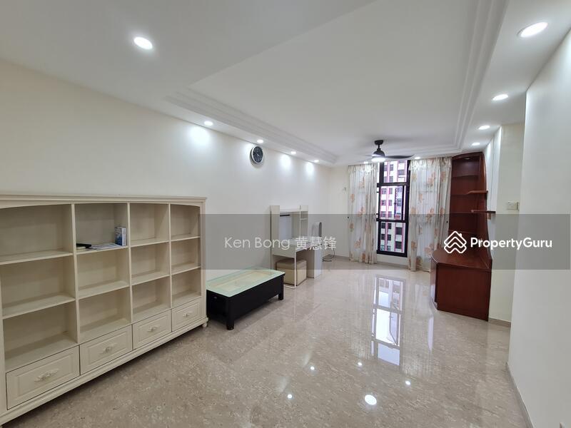 Prop-GPT: HDB Flat: D27 Admirality 359B Admiralty Drive