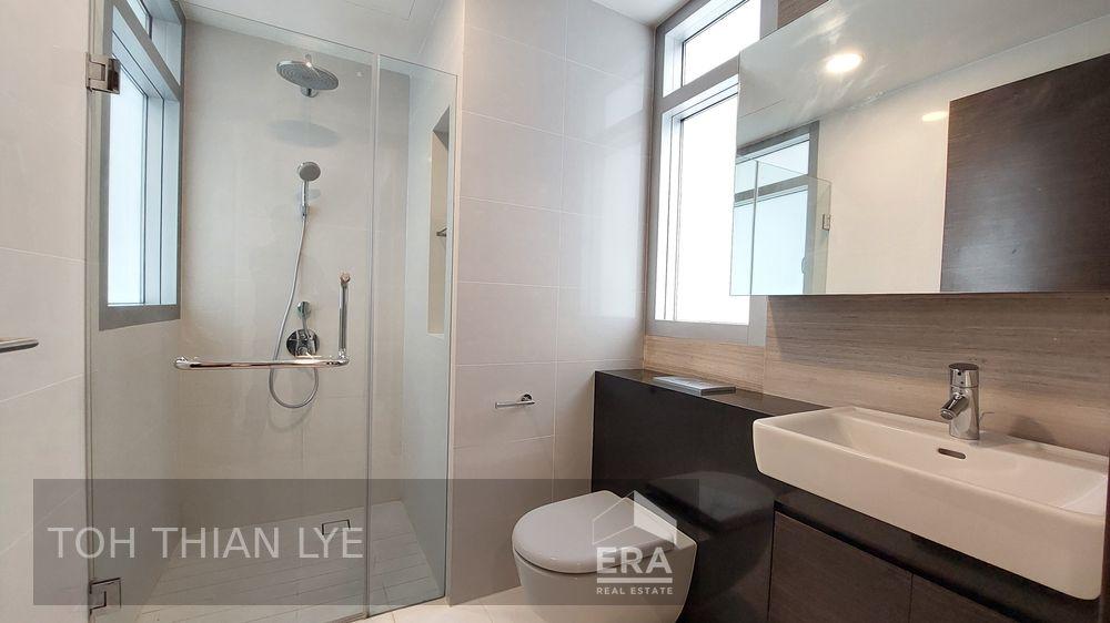 Within 5mins Walk to Tanjong Pagar Mrt Station.