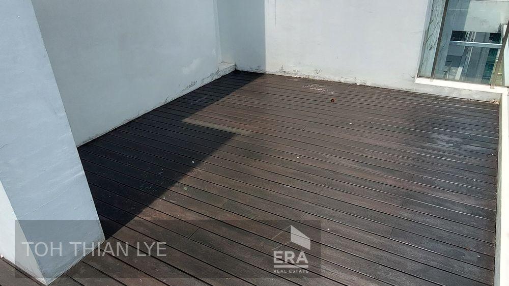 Within 5mins Walk to Tanjong Pagar Mrt Station.