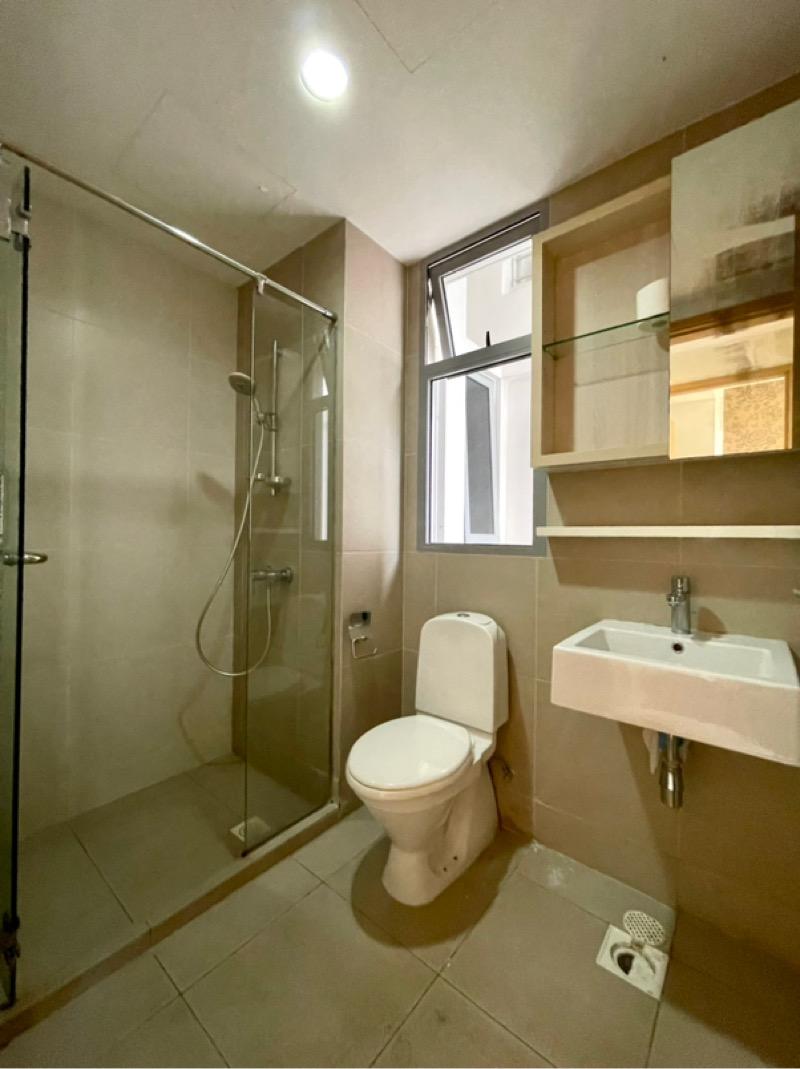 Waterford Residence Condominium For Rent, $5,900, 3 Bed 2 Bath 1,044 sqft $5.65 psf