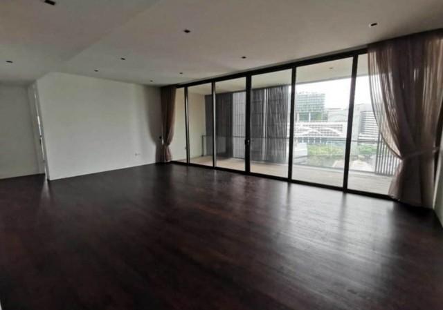Prop-GPT: Condominium: D09  Lloyd SixtyFive
