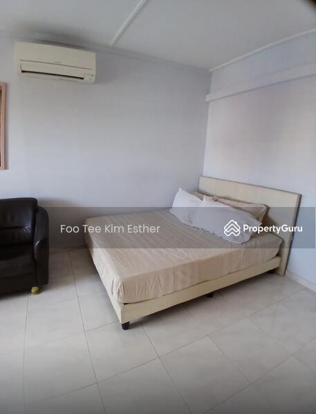 Prop-GPT: HDB Flat: D18 Tampines 842E Tampines Street 82