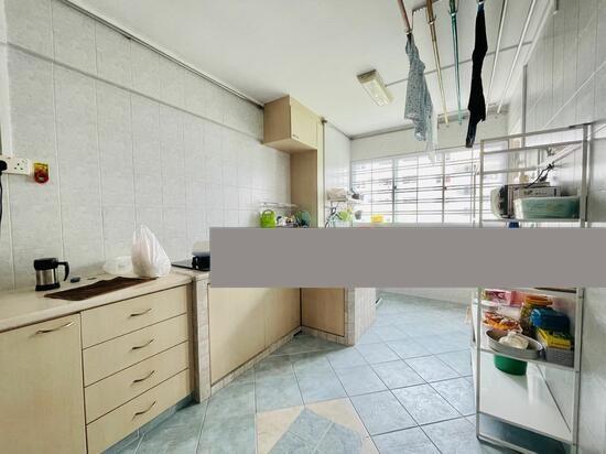 697 Hougang Street 61 HDB Apartment Room Rental, $850, 1 Bed 1 Bath 108 sqft $7.87 psf