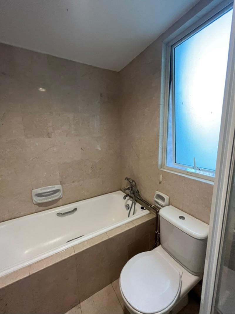 Burlington Square Apartment Room Rental, $2,500, 1 Bed 1 Bath 210 sqft $11.90 psf