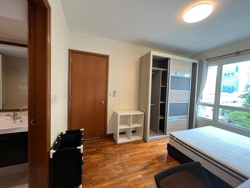 Burlington Square Apartment Room Rental, $2,500, 1 Bed 1 Bath 210 sqft $11.90 psf