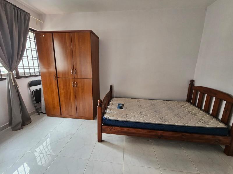 654 Yishun Avenue 4 HDB Apartment Room Rental, $900, 1 Bed 1 Bath 215 sqft $4.19 psf