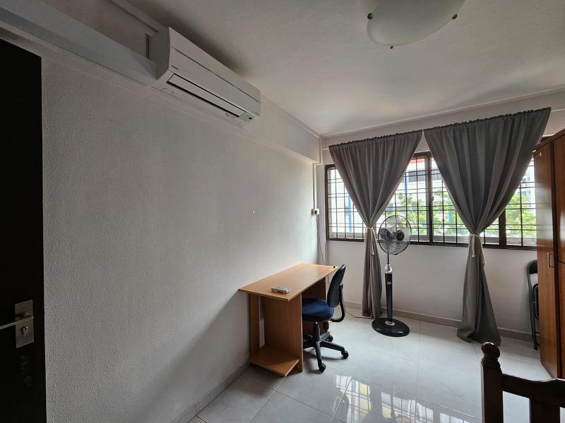 654 Yishun Avenue 4 HDB Apartment Room Rental, $900, 1 Bed 1 Bath 215 sqft $4.19 psf