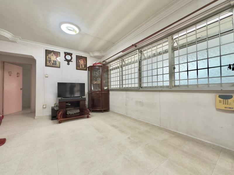 Prop-GPT: HDB Apartment: D22 Boon Lay 668A Jurong West Street 64