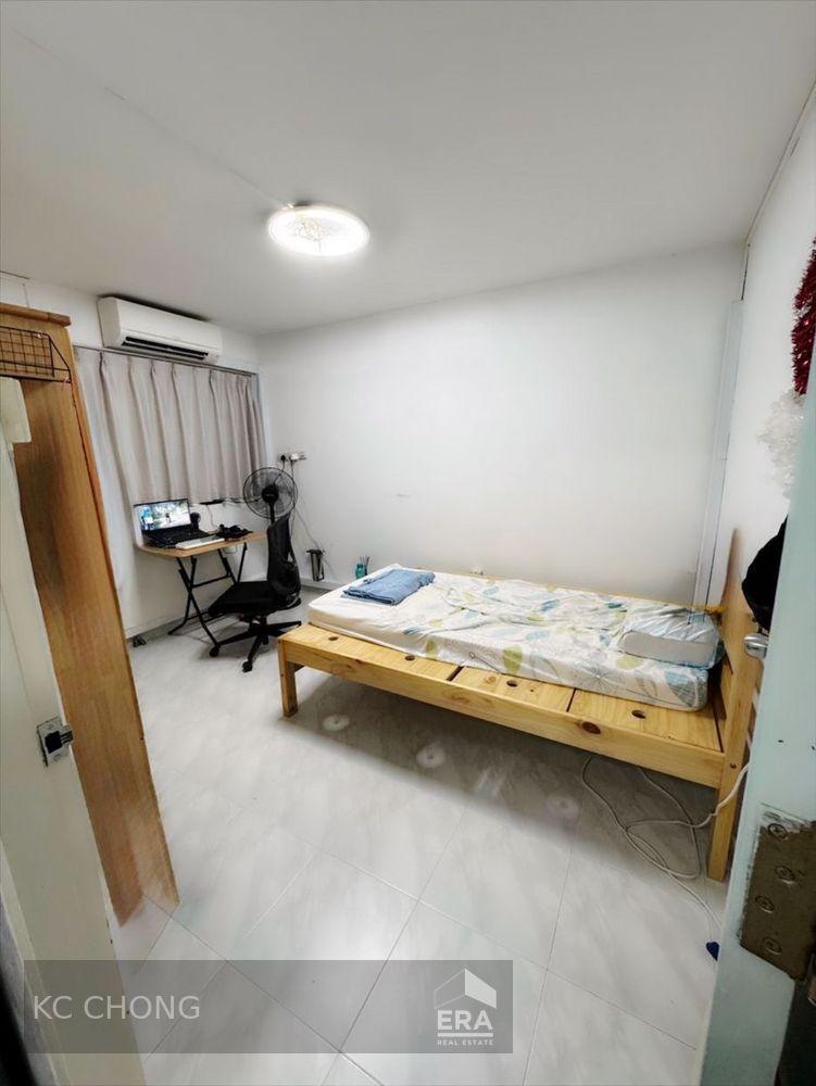 Prop-GPT: HDB - 2 room: D10 Holland 6 Holland Close