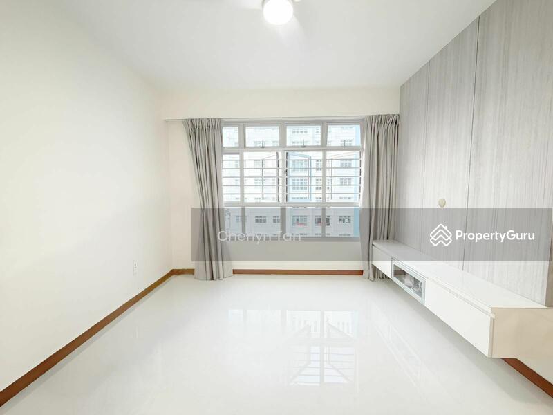 Prop-GPT: HDB Flat: D27 Yishun 673C Fern Grove @ Yishun