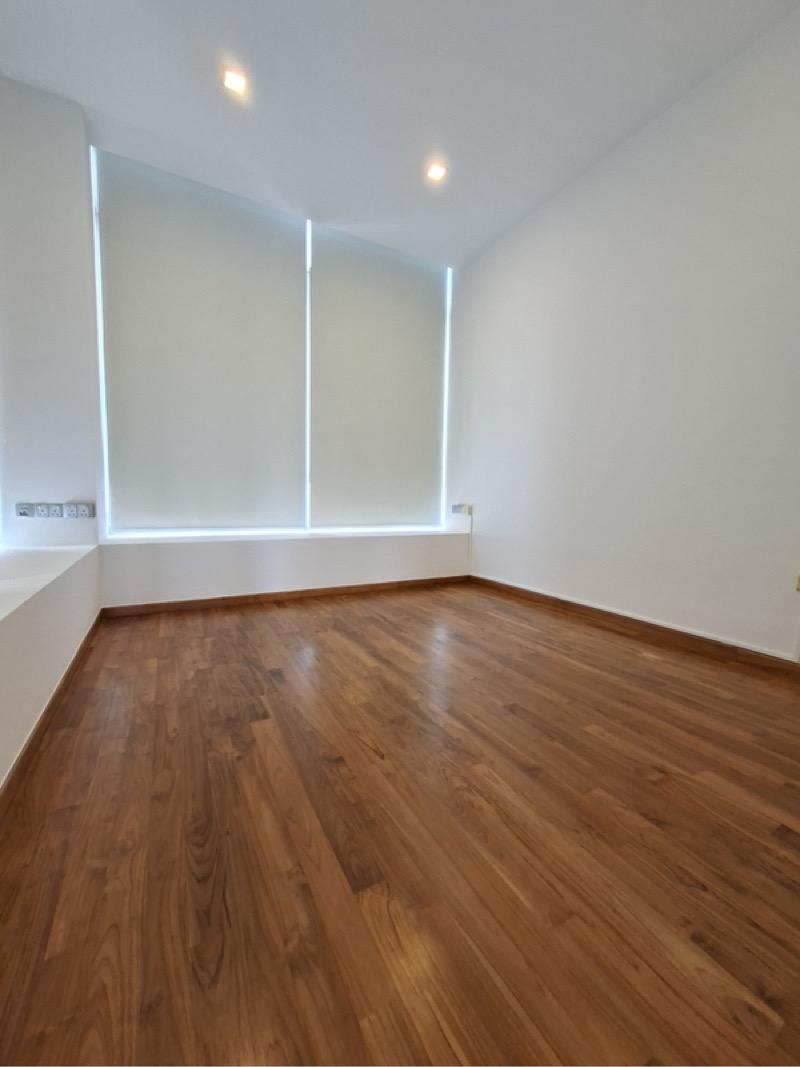 Prop-GPT: Condominium: D12  3 Study with private pool Penthse