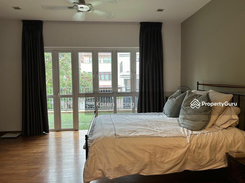 Charming semi-detached house with pool!