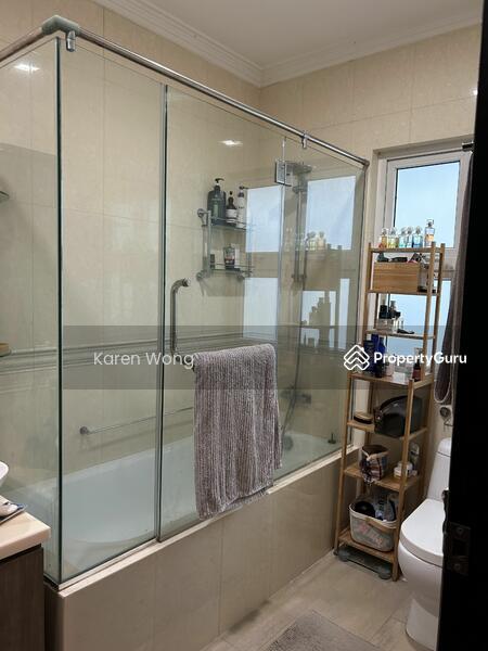Charming semi-detached house with pool!