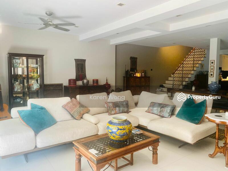 Charming semi-detached house with pool!