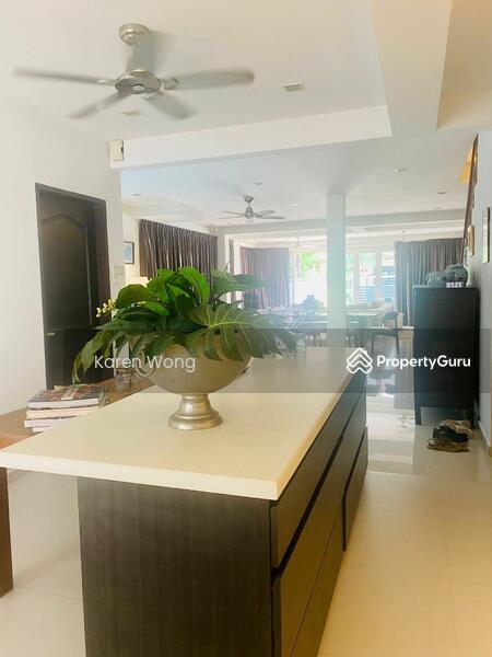 Charming semi-detached house with pool!