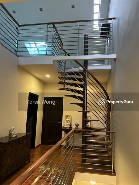 Charming semi-detached house with pool!