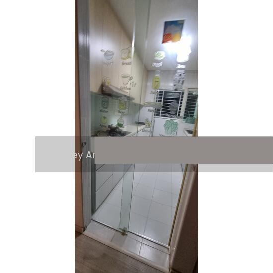 194B Bukit Batok West Avenue 6 HDB Apartment Room Rental, $1,500, 1 Bed 1 Bath 200 sqft $7.50 psf