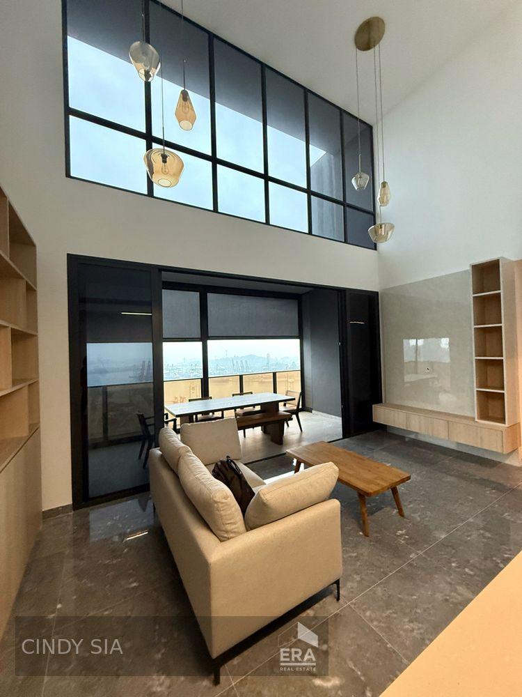Penthouse Unit, Move in Ready!