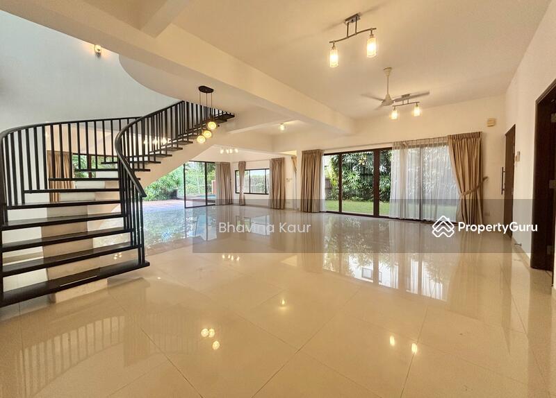 Prop-GPT: Bungalow: D10 Holland Bukit Timah Bungalow with Garden and Pool!