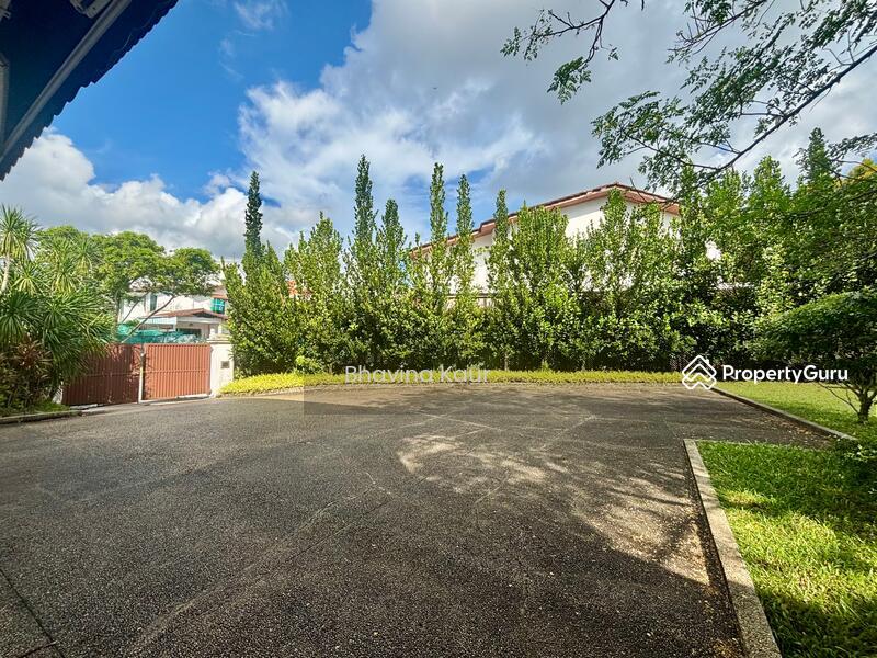 Bukit Timah Bungalow with Garden and Pool!