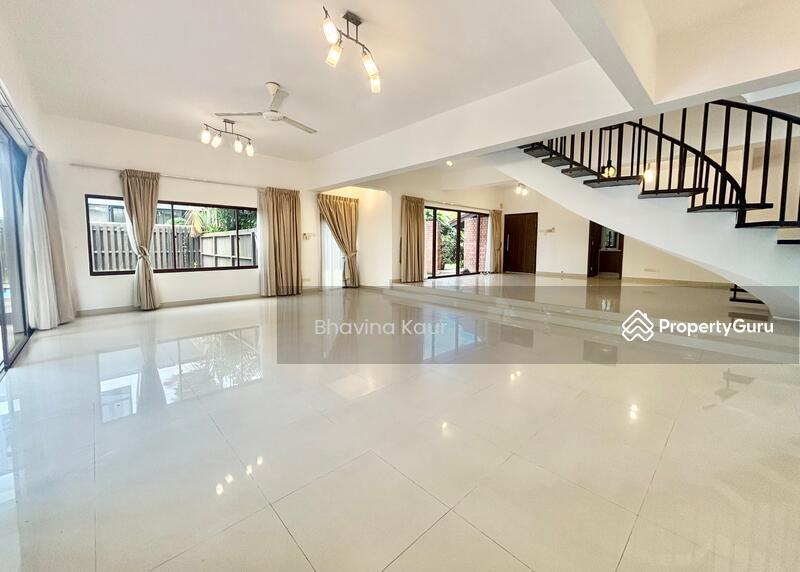 Bukit Timah Bungalow with Garden and Pool!