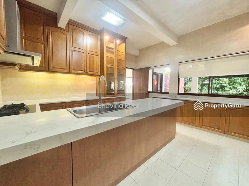 Bukit Timah Bungalow with Garden and Pool!