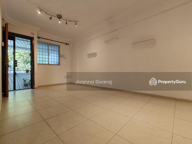 Prop-GPT: HDB Flat: D27 Yishun 710 Yishun Avenue 5