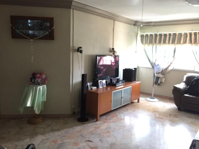 Prop-GPT: HDB Apartment: D19 Serangoon 215 Serangoon Avenue 4