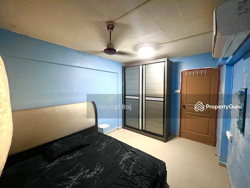 Prop-GPT: HDB Flat: D27 Yishun 703 Yishun Avenue 5