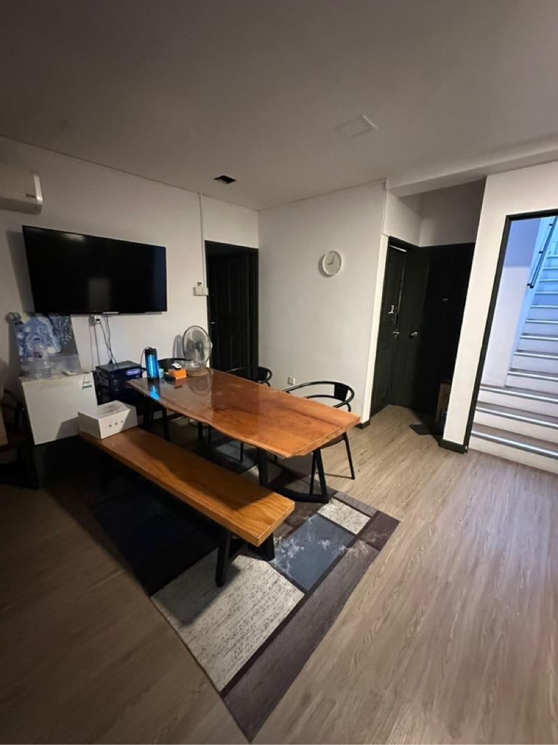 196 tembeling road Detached House Room Rental, $899, 1 Bed 1 Bath 150 sqft $5.99 psf