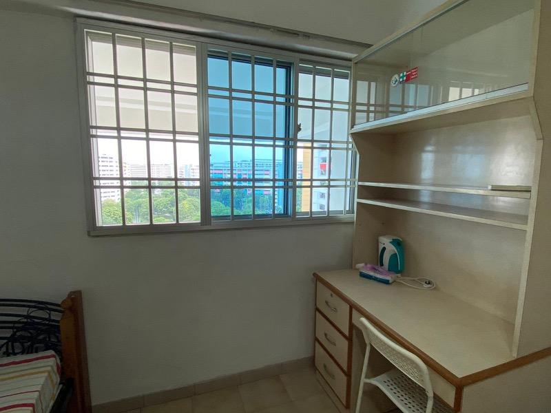 Prop-GPT: HDB Apartment: D27 Yishun 737 Yishun Street 72