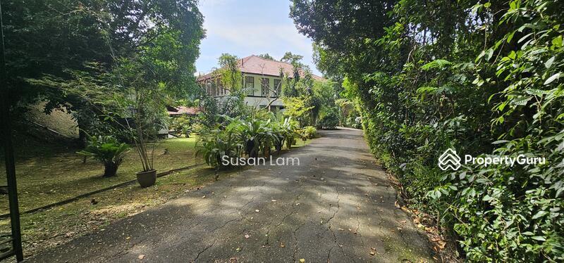 Prop-GPT: Bungalow - Good Class: D11  Mount Pleasant Black & White Bungalows