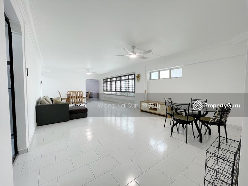 Prop-GPT: HDB Flat: D18 Pasir Ris 247 Pasir Ris Street 21