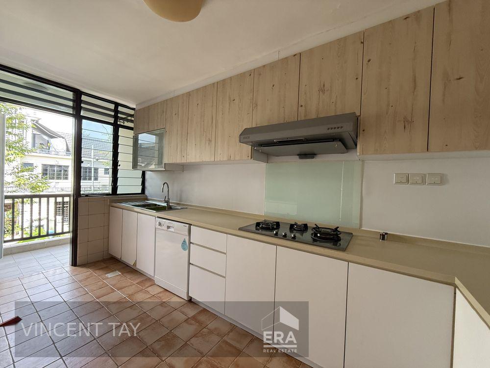Rare 4-bedroom Gem at Airview Park