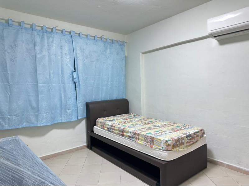 332 Jurong East Avenue 1 HDB Apartment Room Rental, $800, 1 Bed 1 Bath 1,280 sqft $0.63 psf