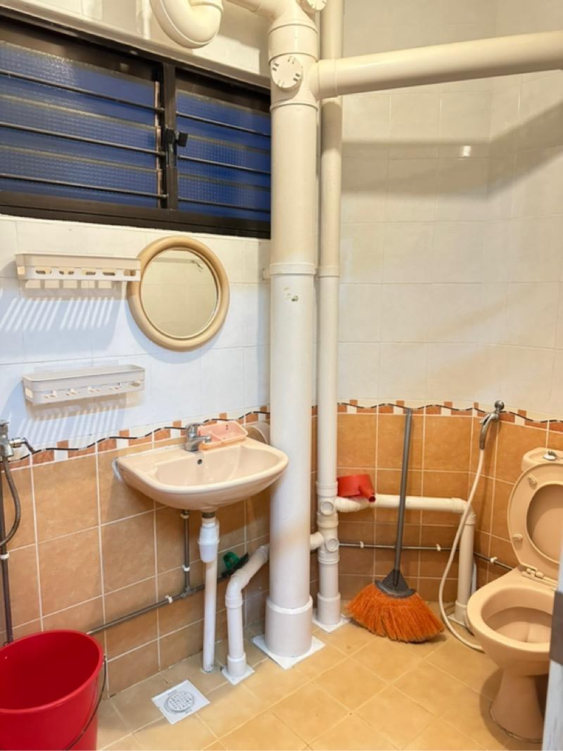 332 Jurong East Avenue 1 HDB Apartment Room Rental, $800, 1 Bed 1 Bath 1,280 sqft $0.63 psf