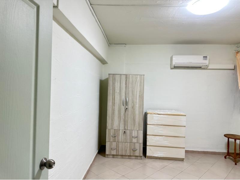 332 Jurong East Avenue 1 HDB Apartment Room Rental, $900, 1 Bed 1 Bath 1,280 sqft $0.70 psf