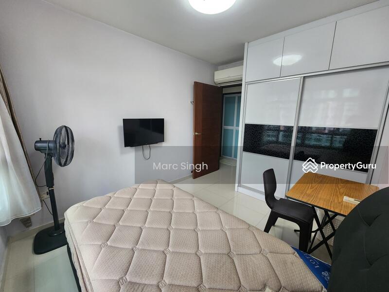 SPACIOUS Room for Rent Near Star Vista & Buona Vista MRT!