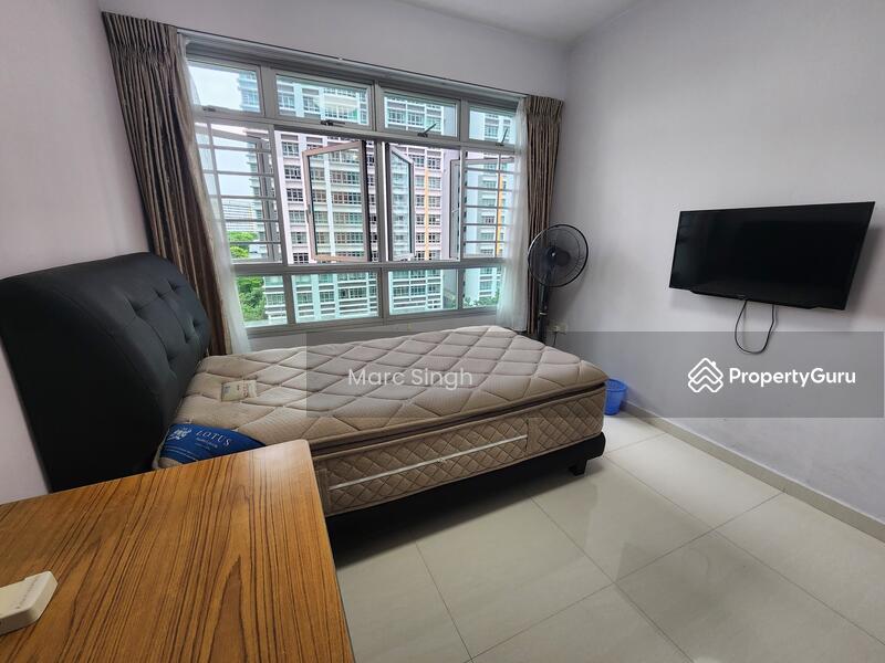 SPACIOUS Room for Rent Near Star Vista & Buona Vista MRT!