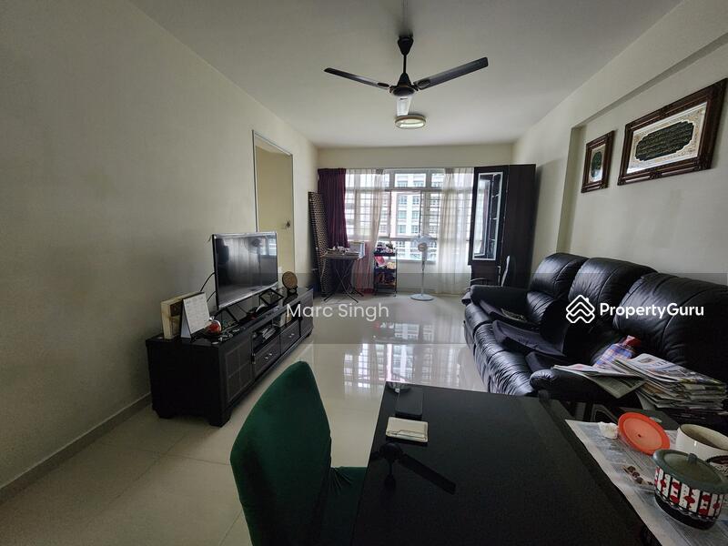 SPACIOUS Room for Rent Near Star Vista & Buona Vista MRT!