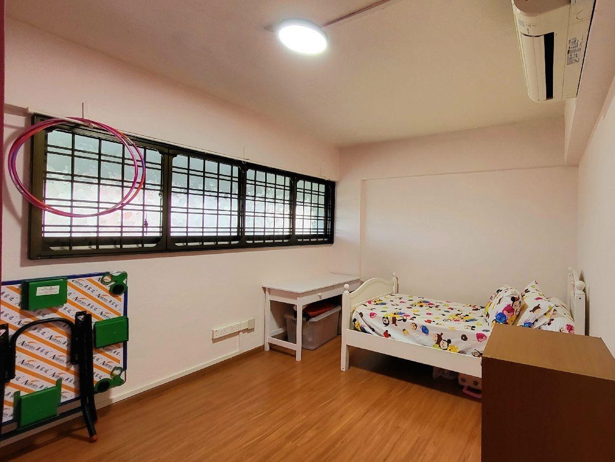 Prop-GPT: HDB Apartment: D22 Boon Lay 516 Jurong West Street 52