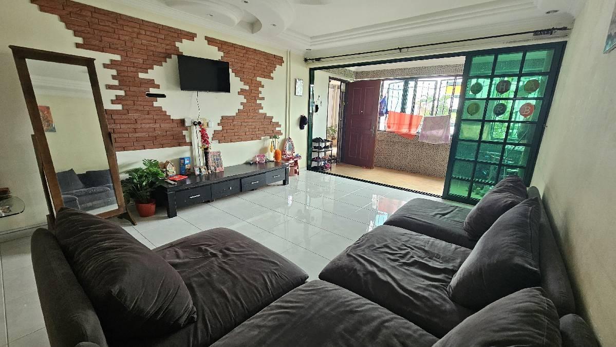 Prop-GPT: HDB Apartment: D27 Yishun 161 Yishun Street 11