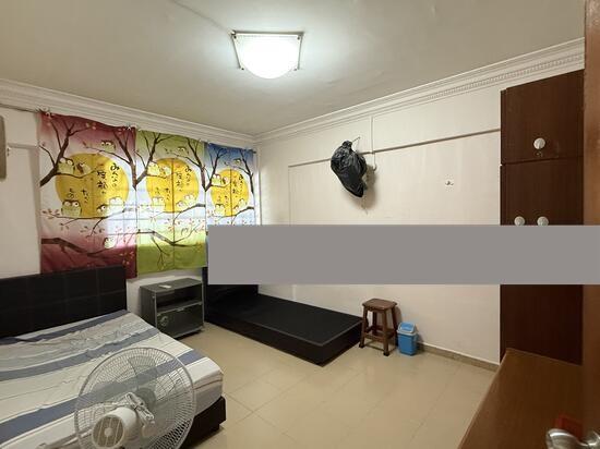 Prop-GPT: HDB Apartment: D18 Tampines 284 Tampines Street 22