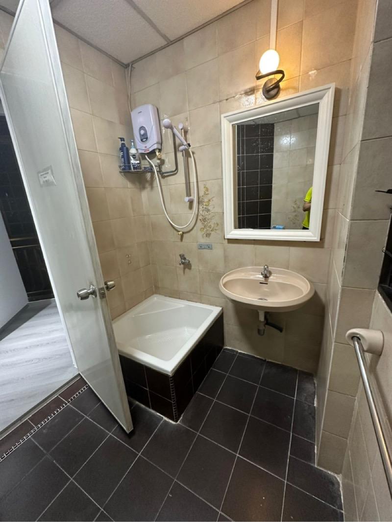 Boon Teck Towers Condominium Room Rental, $1,368, 1 Bed 1 Bath 180 sqft $7.60 psf